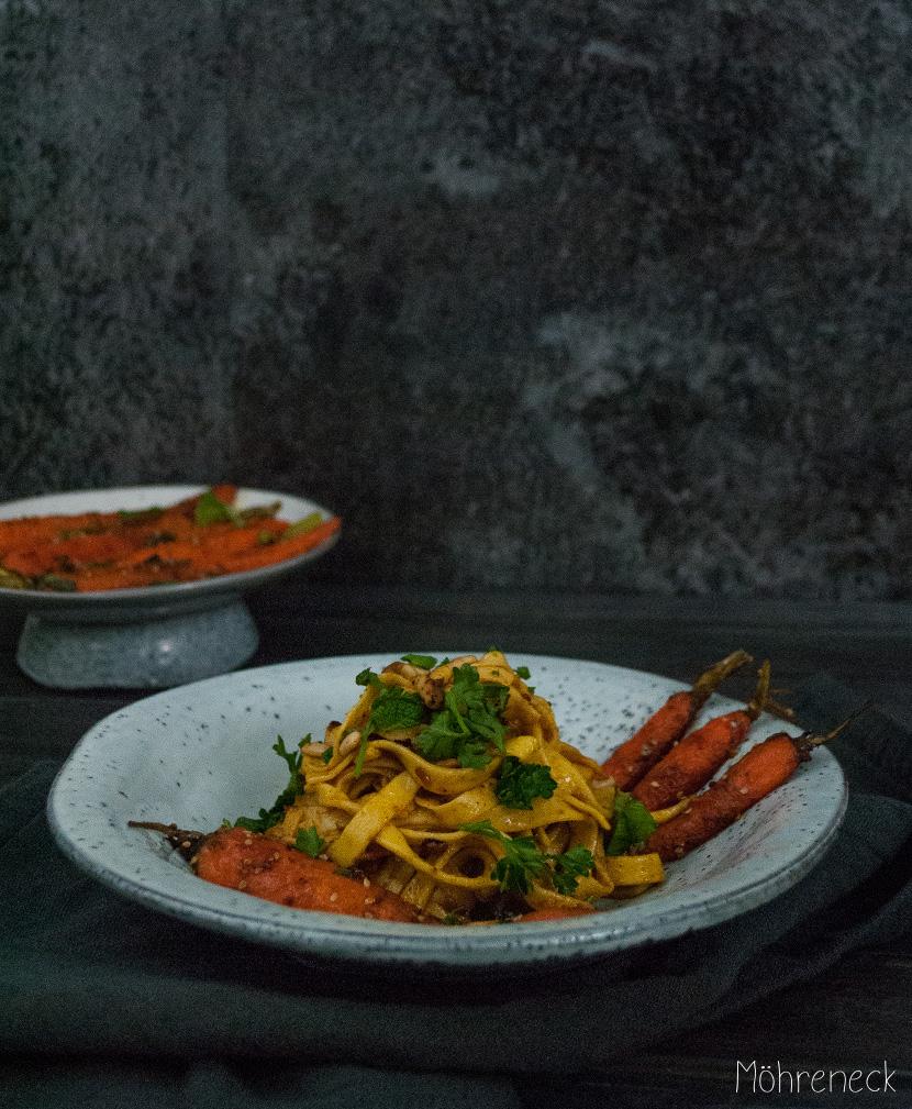 Rezeptbild:  Safrantagliatelle mit Gewürzbutter & Minzmöhren