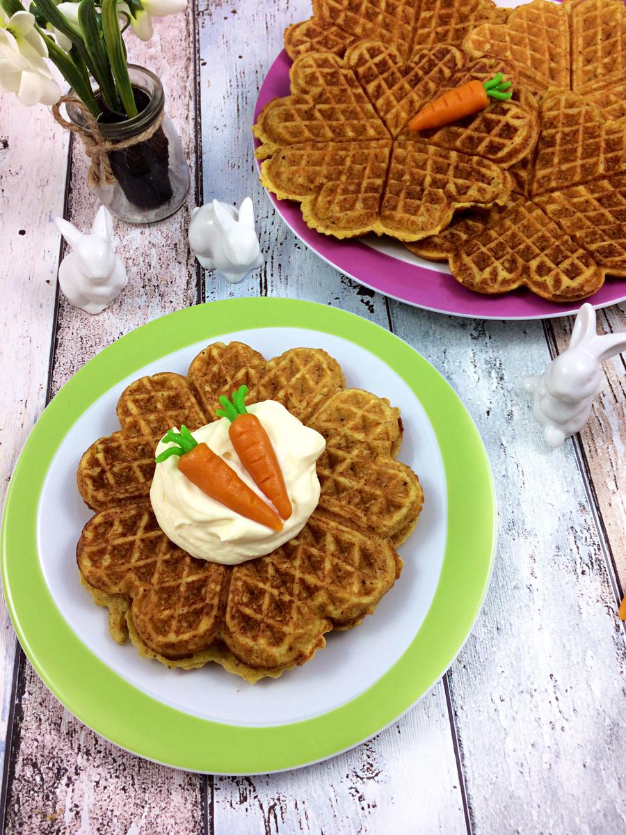 Rezeptbild: Rübli-Rum-Waffeln mit Eierlikörsahne