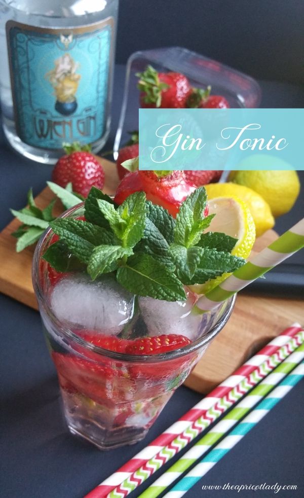 Rezeptbild: Gin Tonic mit Schätzen aus dem Garten