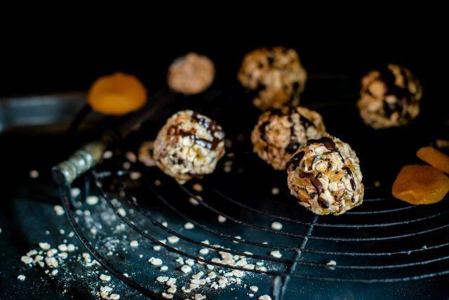 Rezeptbild: Haferkugeln mit Aprikosen