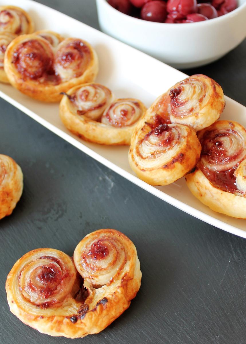 Rezeptbild: Blätterteigherzen mit Marmeladenfüllung