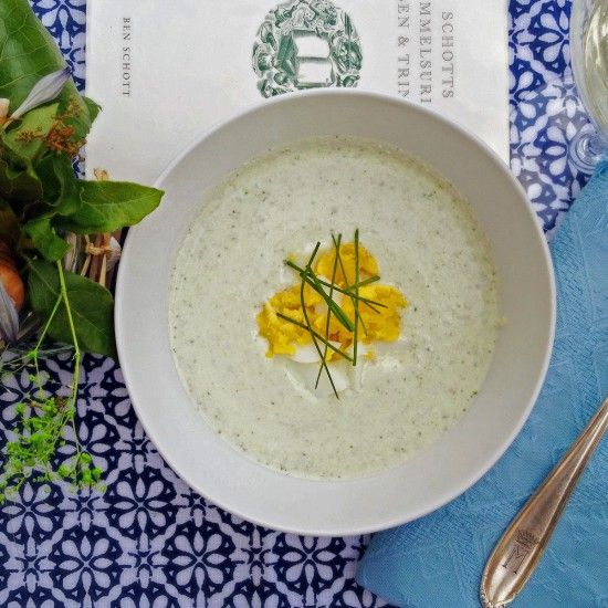 Rezeptbild: Geeiste Gurkensuppe mit frischer Minze und Feta
