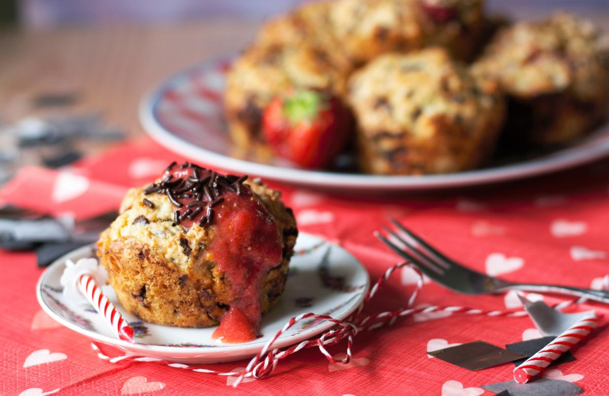 Rezeptbild: Geburtstagsmuffins mit Erdbeeren, Banane und Schokolade