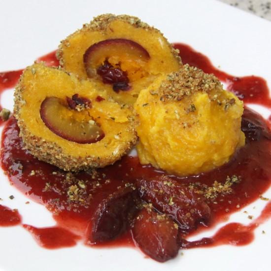 Rezeptbild: Süße Kürbis-Zwetschgen-Knödel
