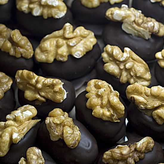 Rezeptbild: Marzipan-Walnuss-Pralinen