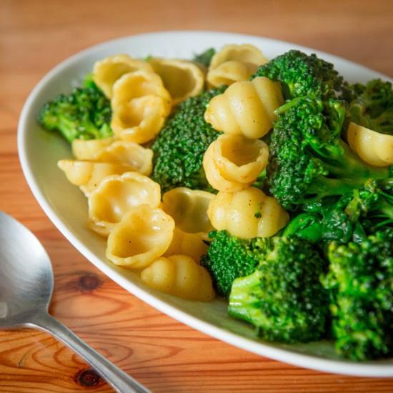 Rezeptbild: Brokkoli-Spinat Pfanne mit Pasta