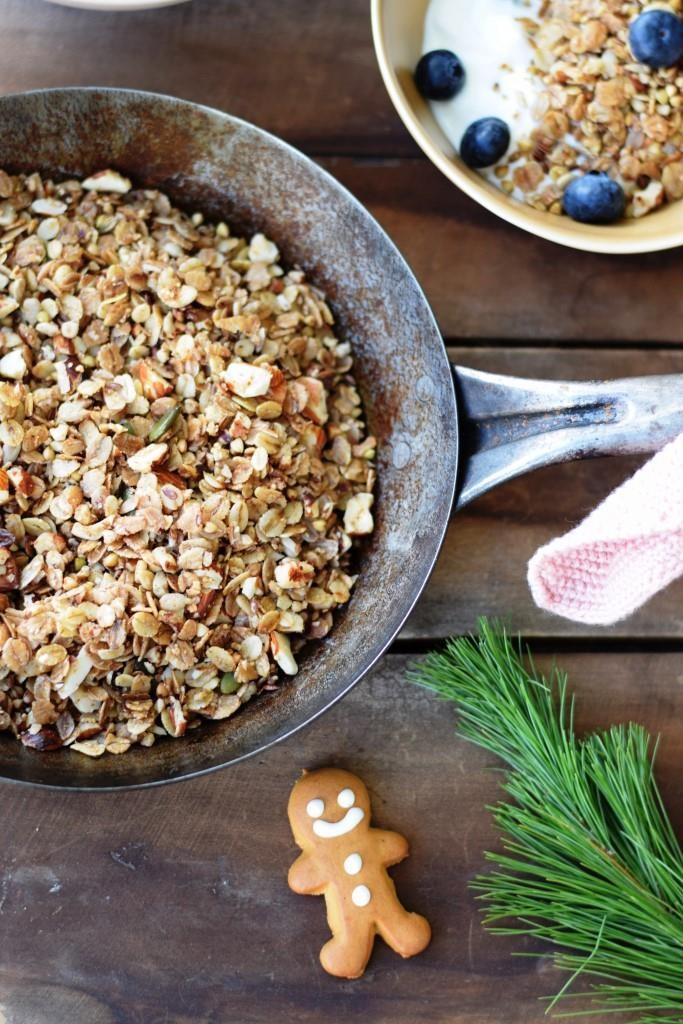 Rezeptbild: 5-Minuten Weihnachts-Granola aus der Pfanne