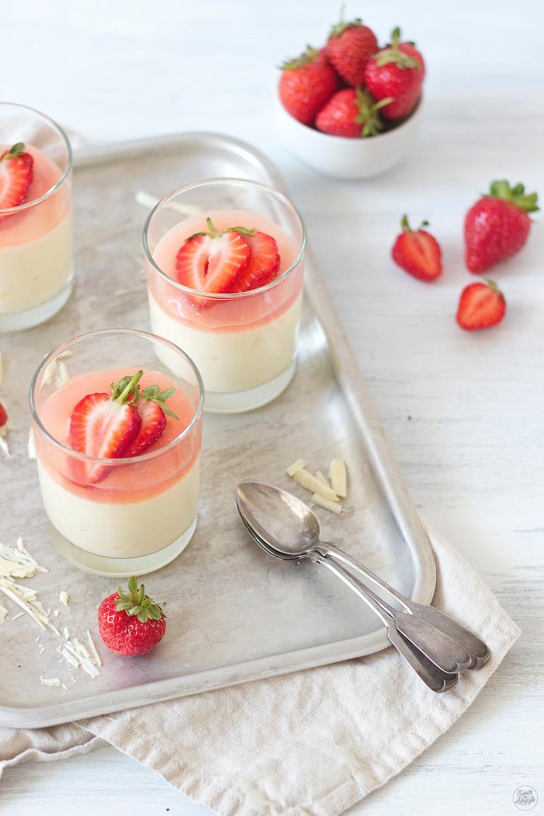 Rezeptbild: Weißes Schokomousse mit Erdbeeren
