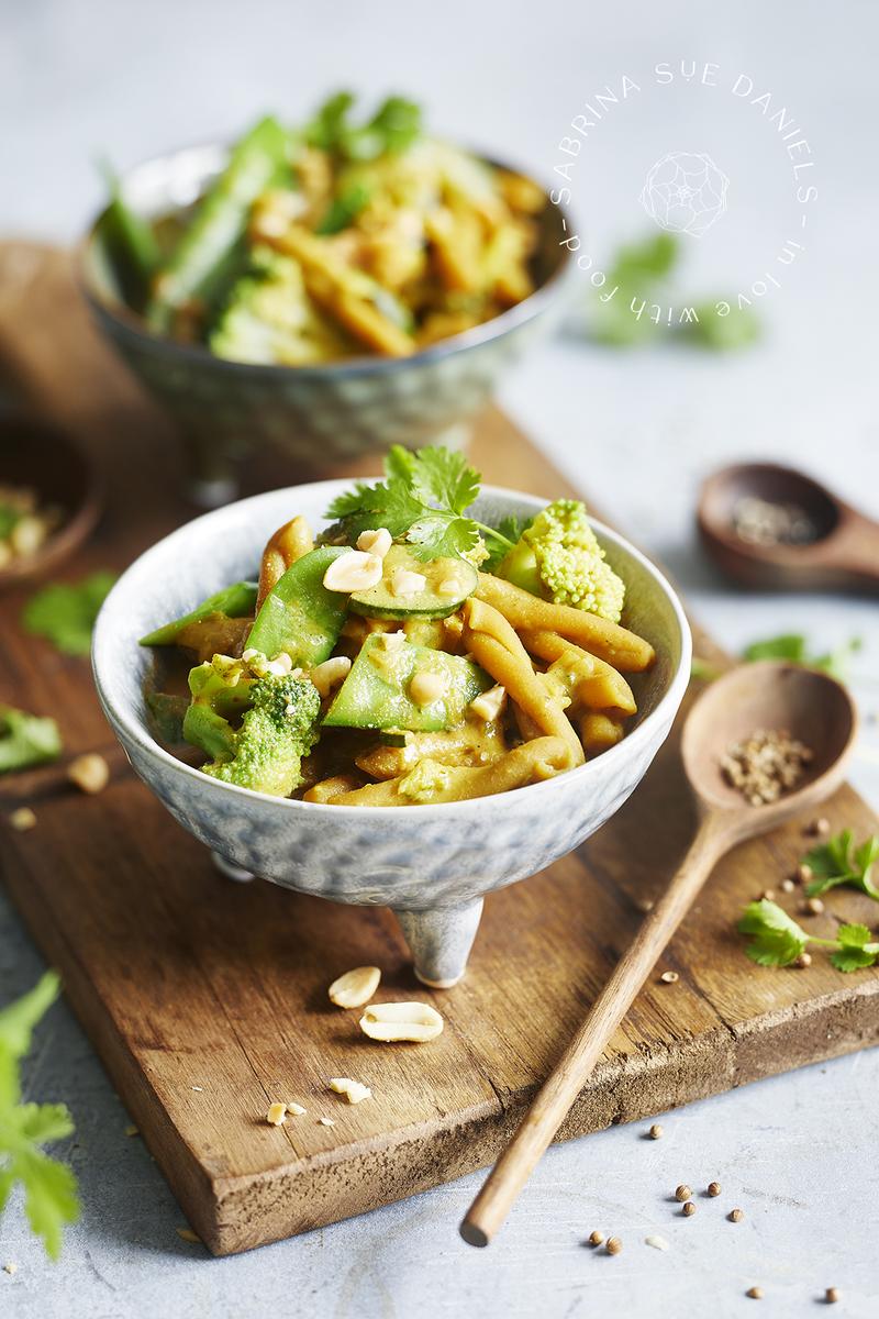Rezeptbild: One Pot Curry mit Kichererbsen Nudeln