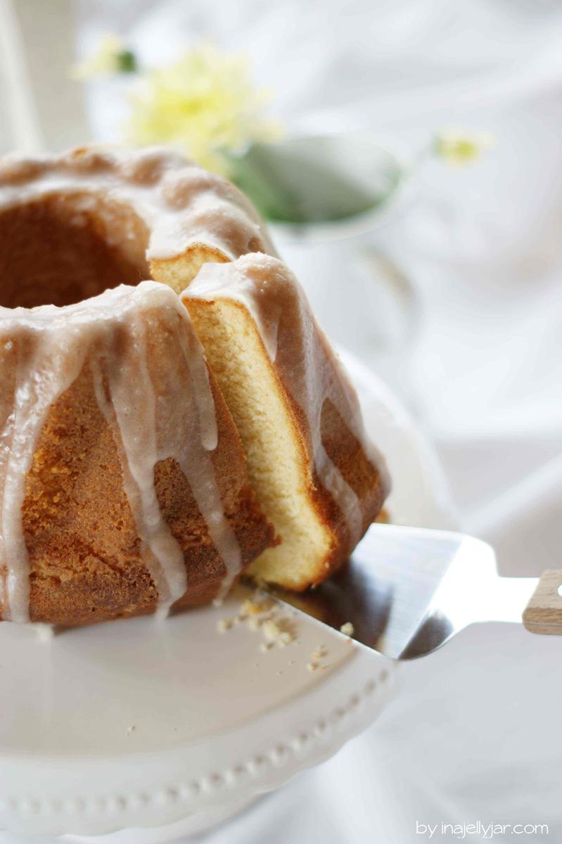 Rezeptbild: Holunderblüten-Gugelhupf