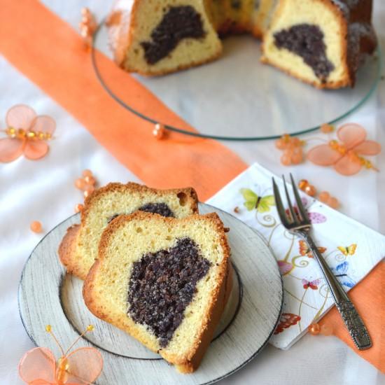Rezeptbild: Gugelhupf mit Mohn-Mandel-Cranberry-Füllung