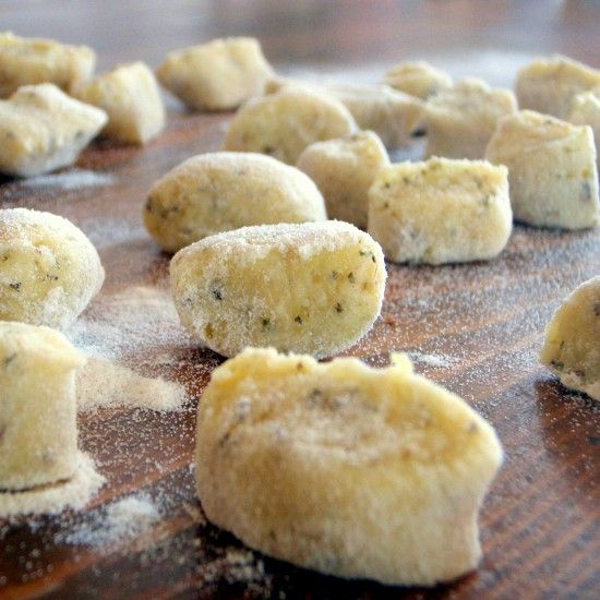 Rezeptbild: Kräuter-Gnocchi mit Tomaten und Spinat