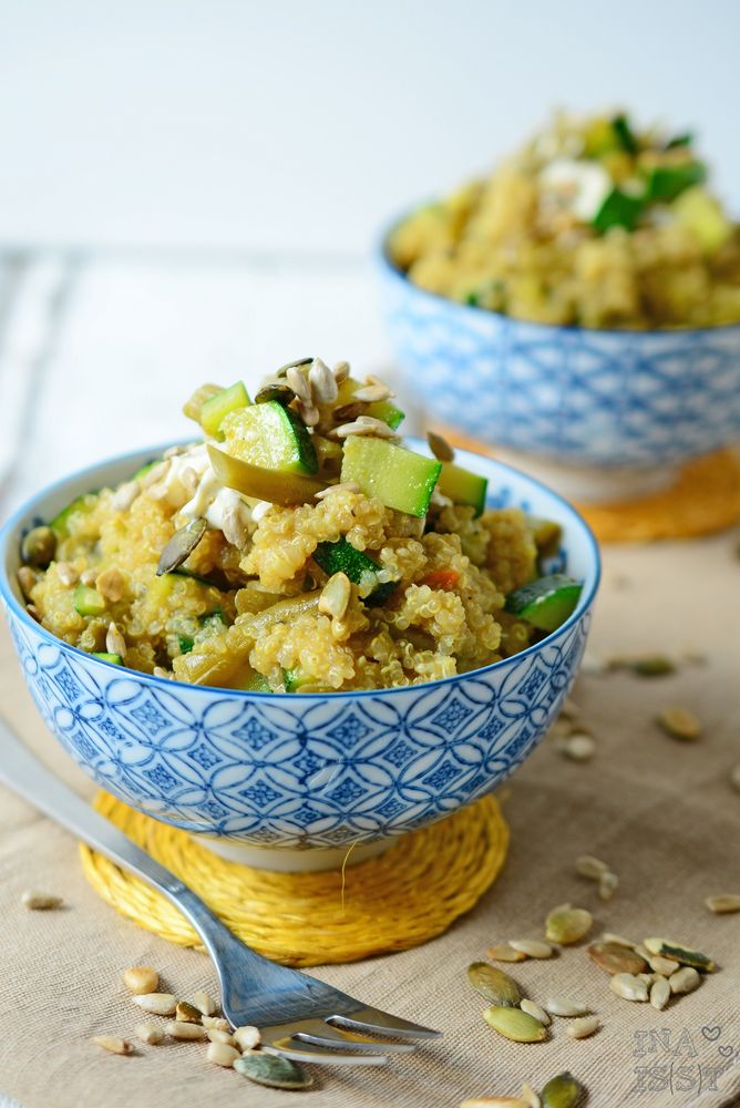 Rezeptbild: Grüner Curry-Quinoasalat mit Zucchini und Bohnen