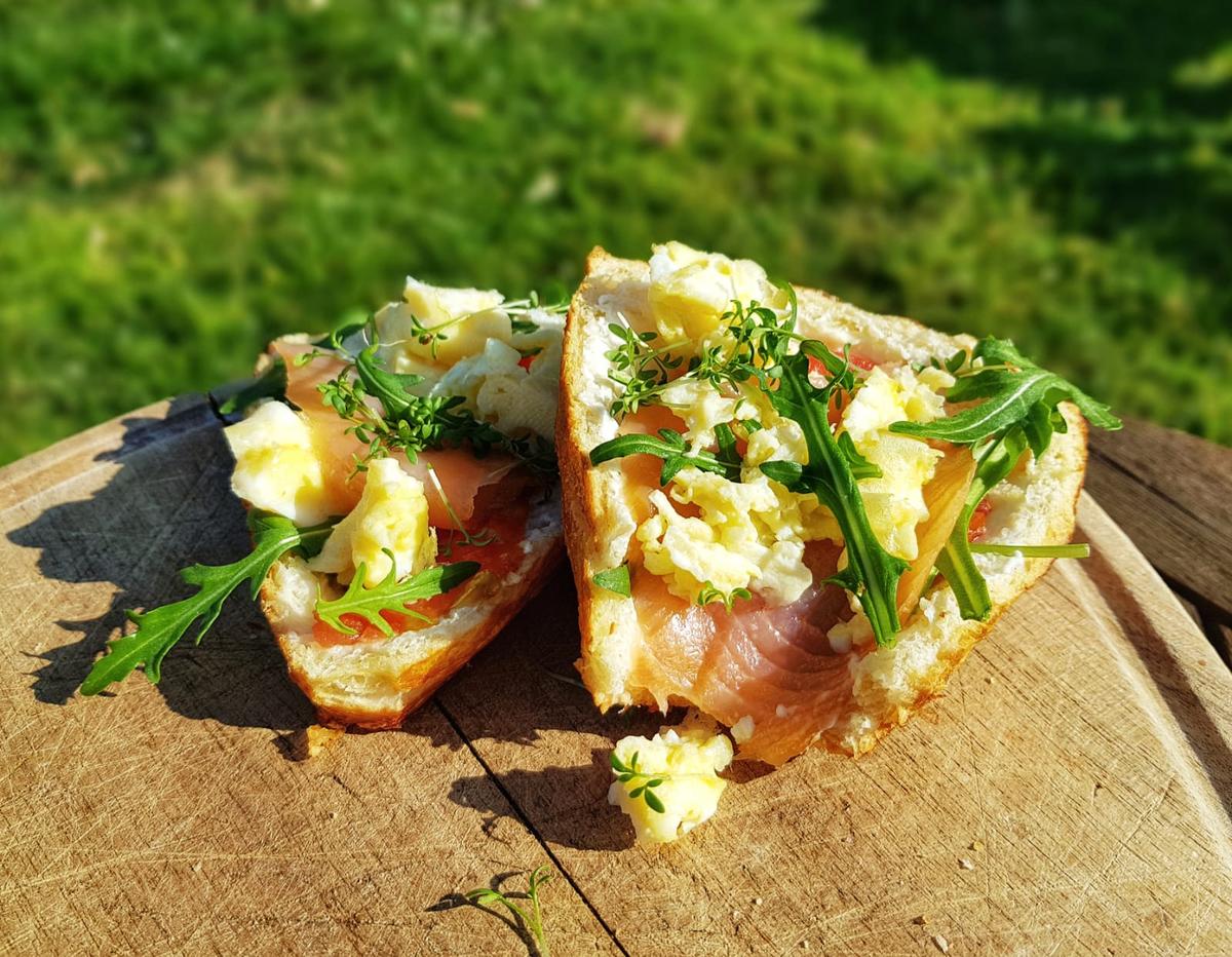 Rezeptbild: Laugenecke mit Räucherlachs