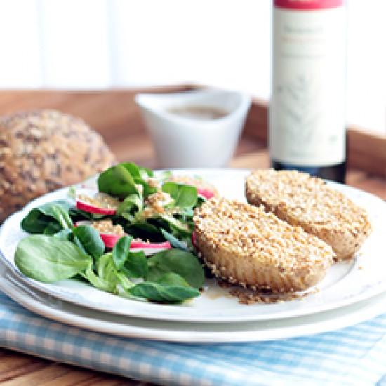 Rezeptbild: Sesam-Fächerkartoffeln & Feldsalat mit Sesam-Ingwer-Vinaigrette