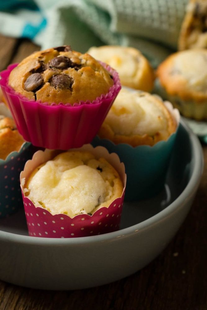 Rezeptbild: Chocolate Chip Muffins mit Frischkäse Füllung