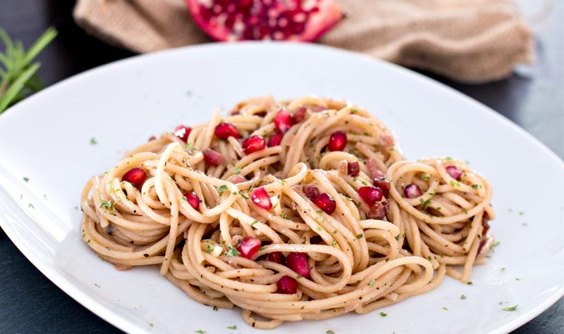 Rezeptbild: Pasta mit Speck & Granatapfel