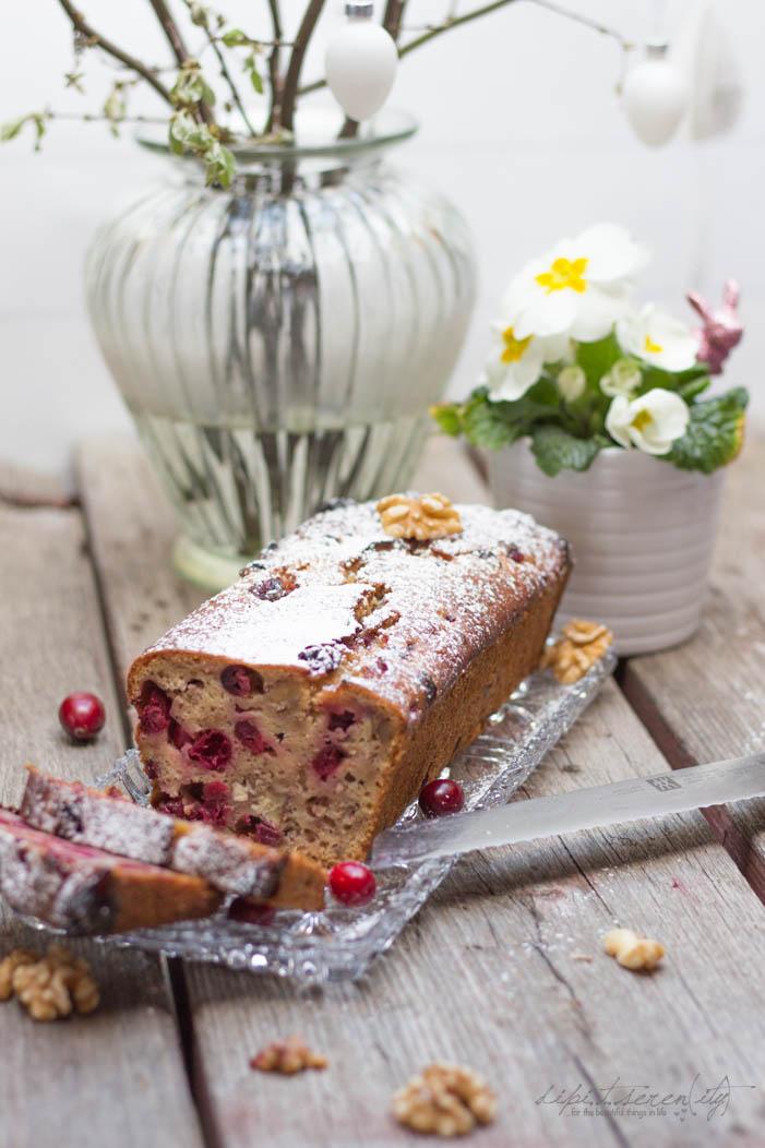 Rezeptbild:  Cranberry-Pfirsich-Walnuß Brot 