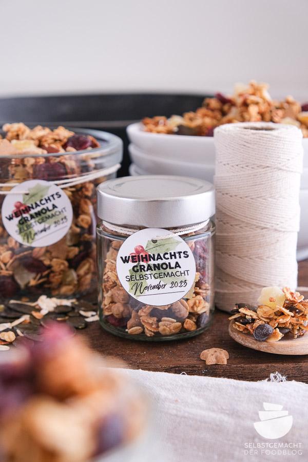 Rezeptbild: Weihnachtsgranola mit Geschenkeetiketten
