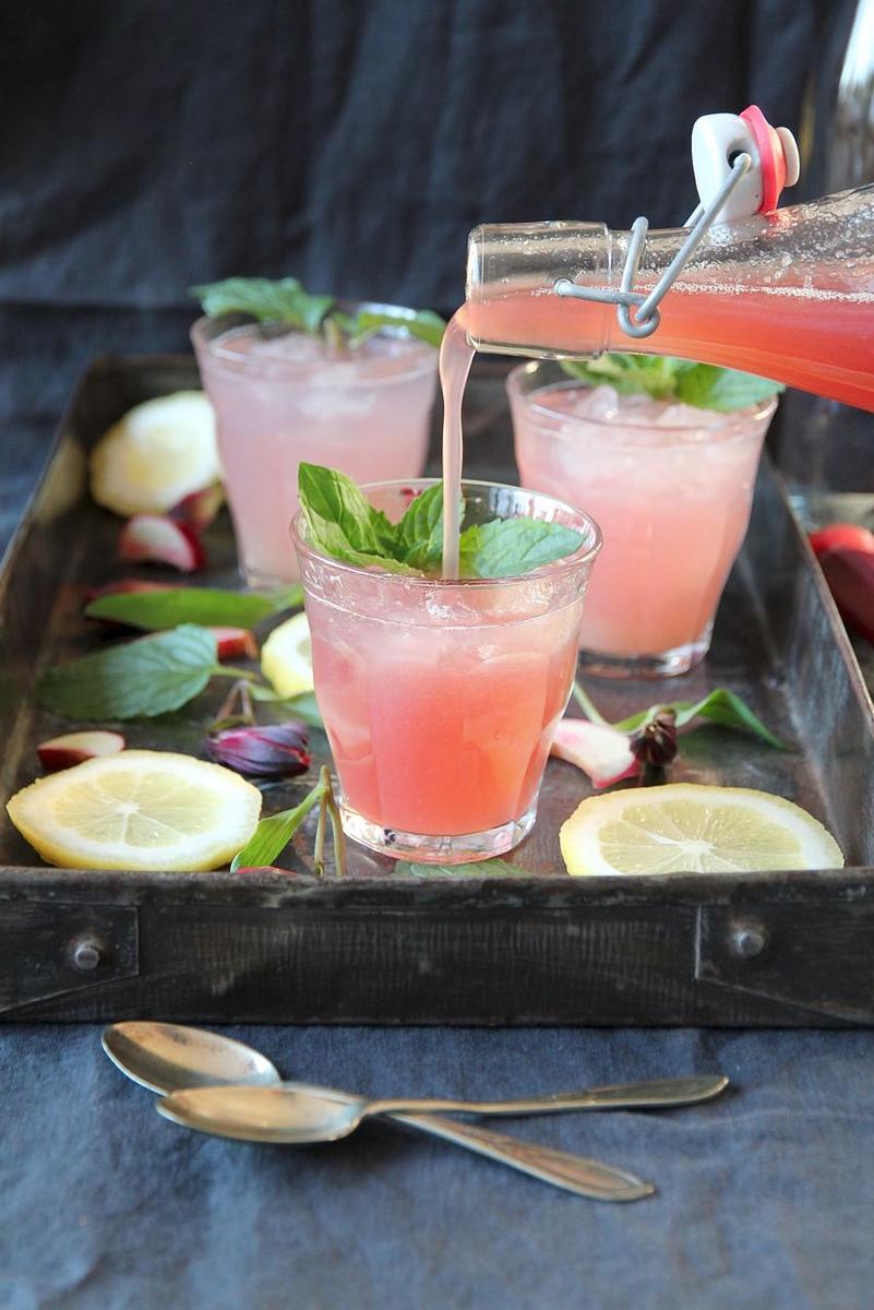 Rezeptbild: Sharbat-e Rivas - persische Rhabarber Limonade