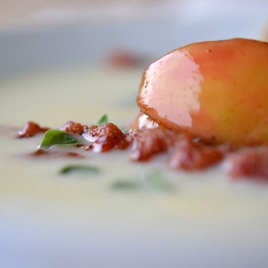 Rezeptbild: Apfelsuppe mit Speck und Majoran