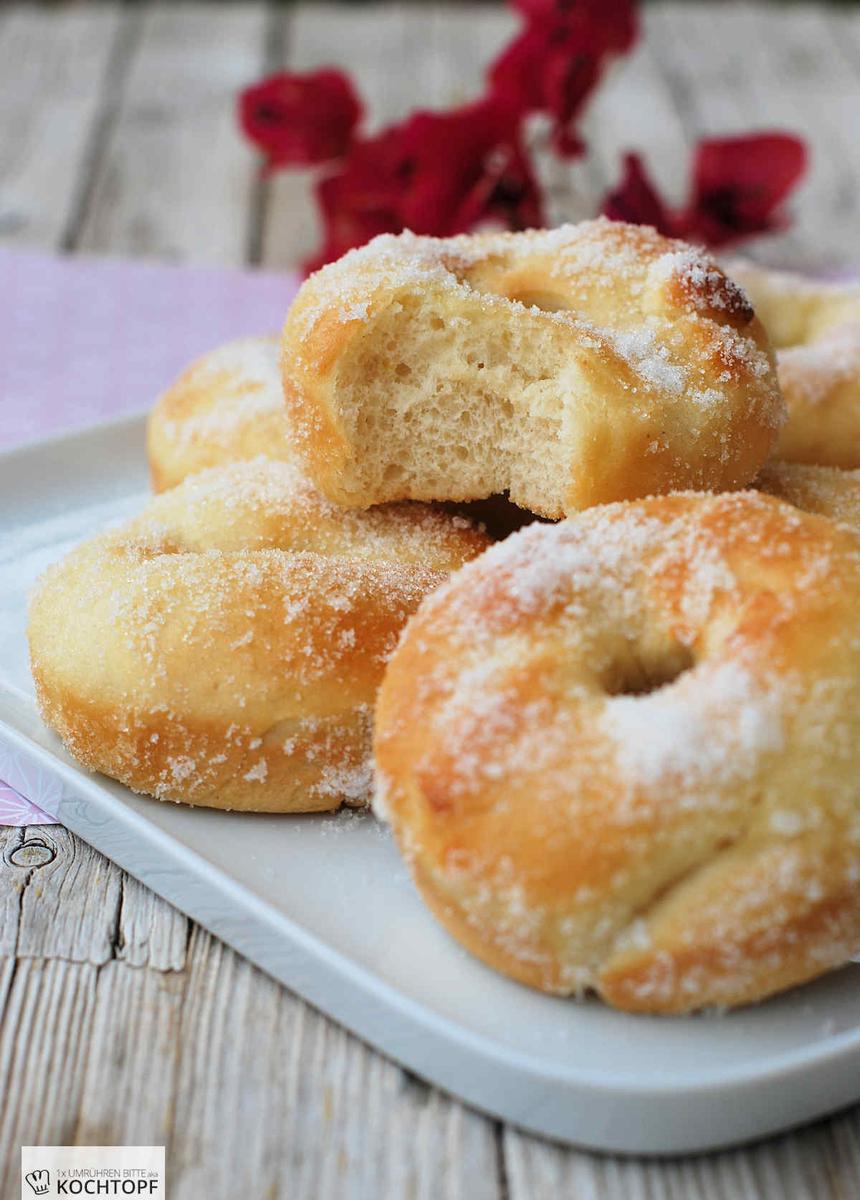 Rezeptbild: Luftige Hefe-Doughnuts
