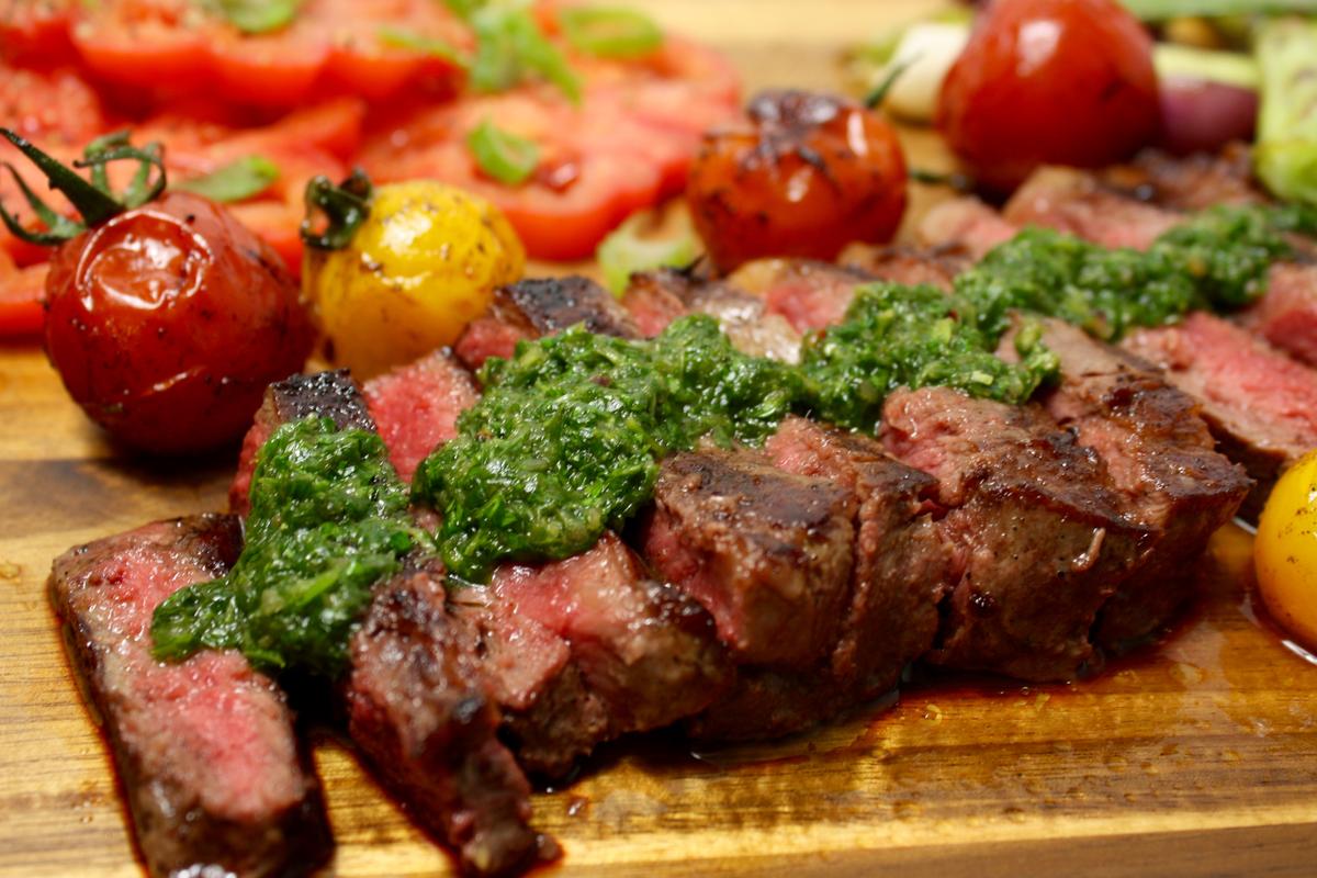 Rezeptbild: Rumpsteak mit Chimichurri Sauce
