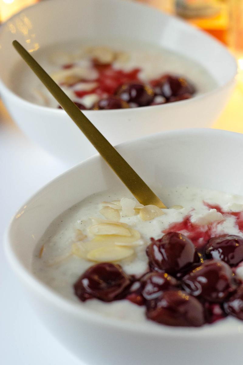 Rezeptbild: Sahne Milchreis mit heißen Kirschen
