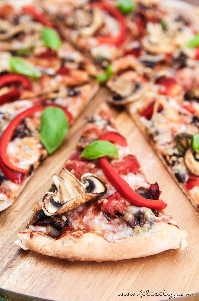 Rezeptbild: https://www.filizity.com/food/rezept-veggie-pizza-paprika-champignons
