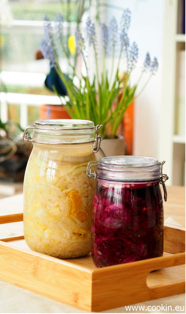 Rezeptbild: 2 x Sauerkraut: mit Weisskohl und mit Rotkohl