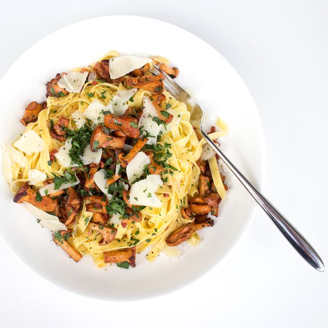 Rezeptbild: Geröstete Pfifferlinge mit Pasta und brauner Butter