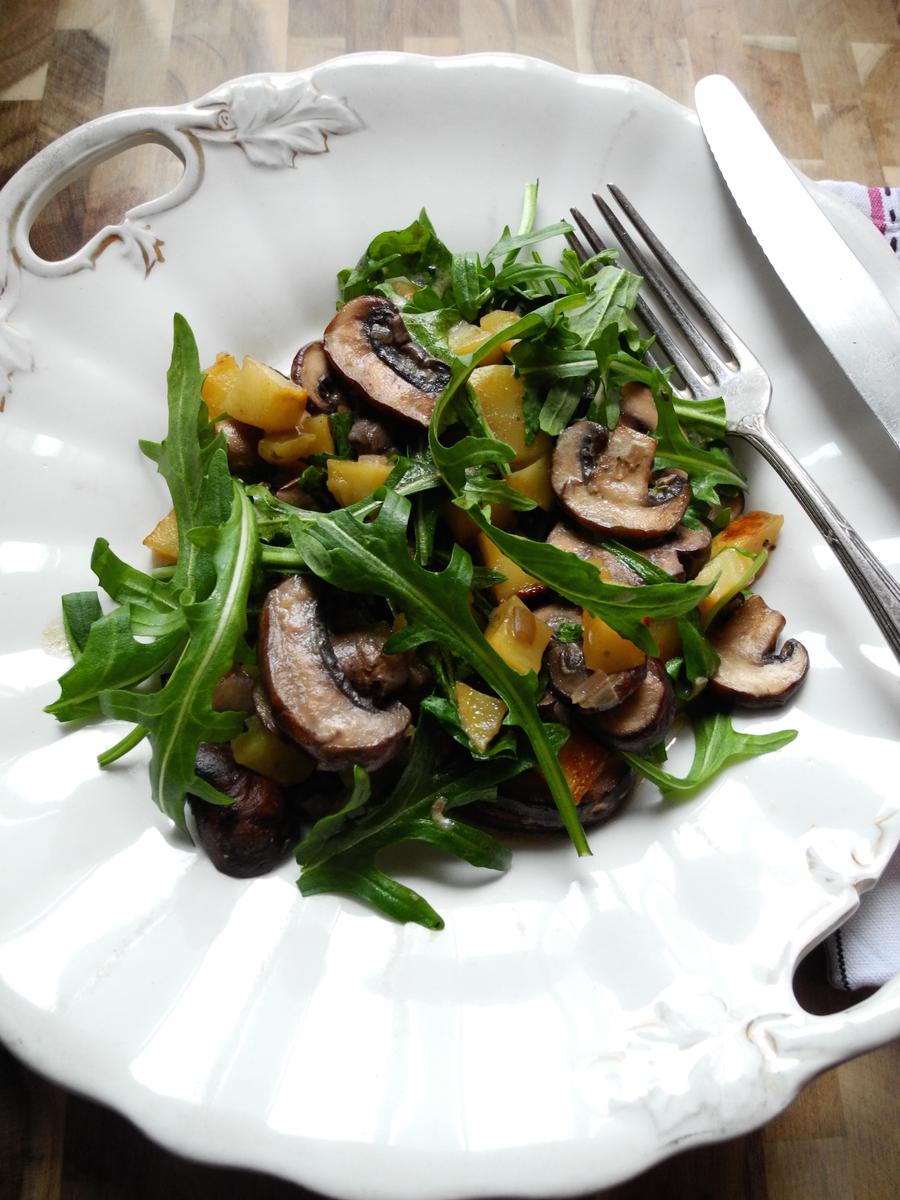 Rezeptbild: LIAISON VON PILZEN, RUCOLA UND KNUSPRIGEN KARTOFFELN