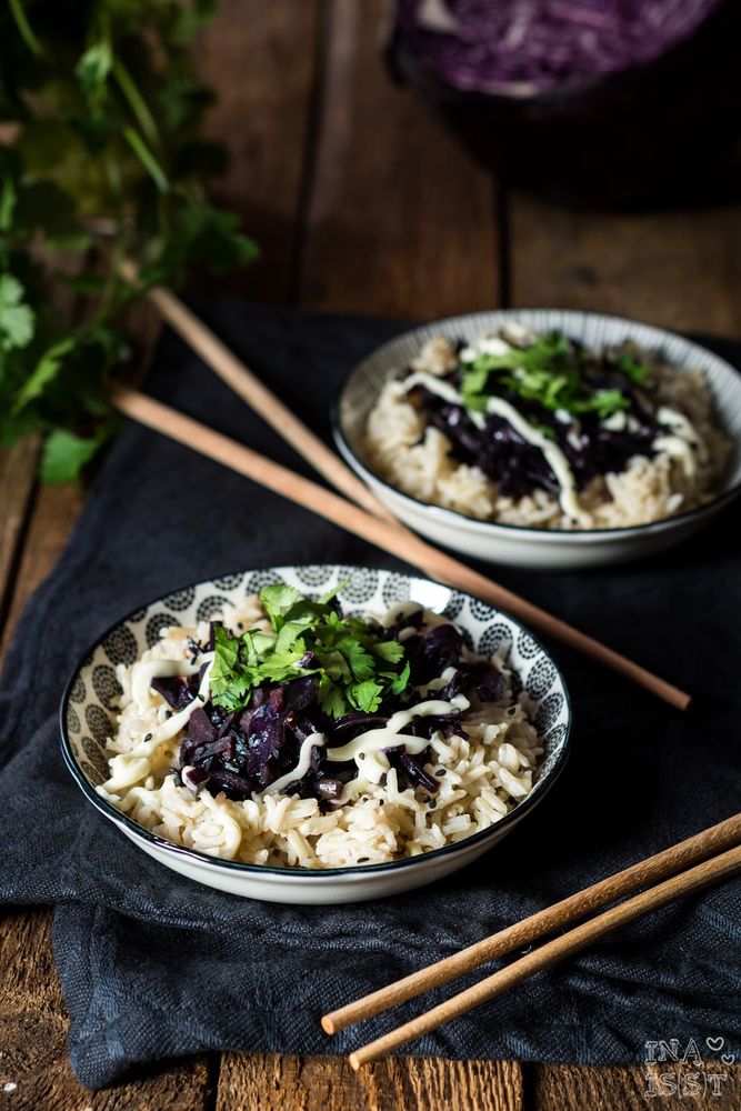 Rezeptbild: Asiatische Rotkohlpfanne mit Koriander