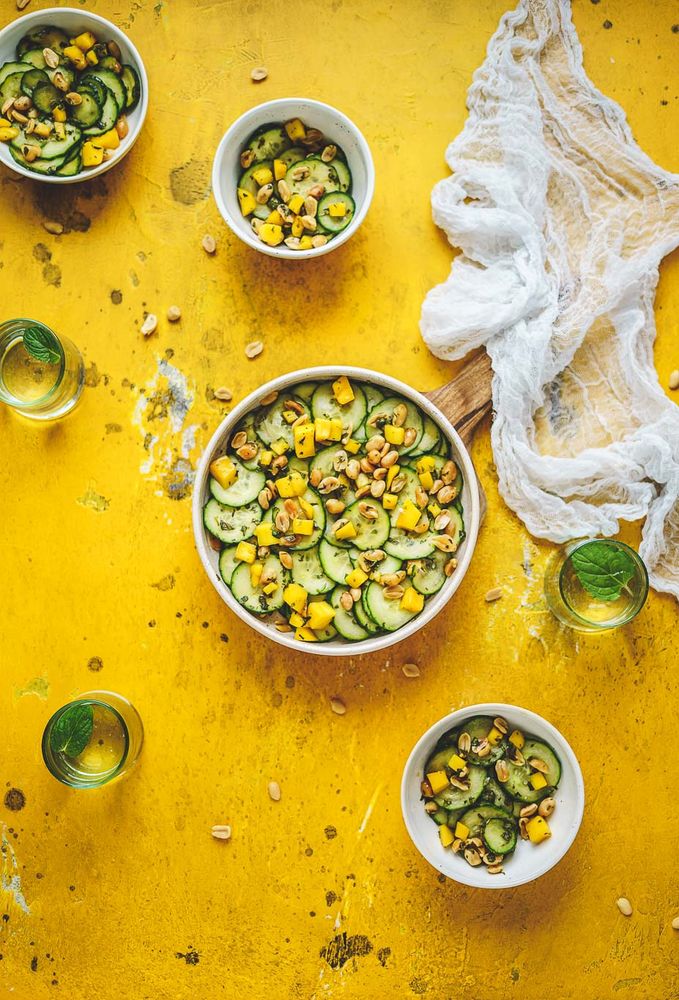Rezeptbild: Thai-Gurkensalat mit Mango und Erdnüssen