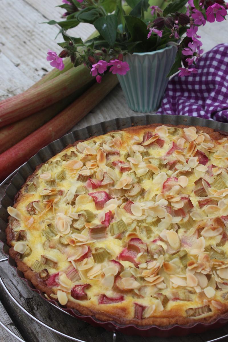 Rezeptbild: Rhabarbertarte mit weißer Schokolade