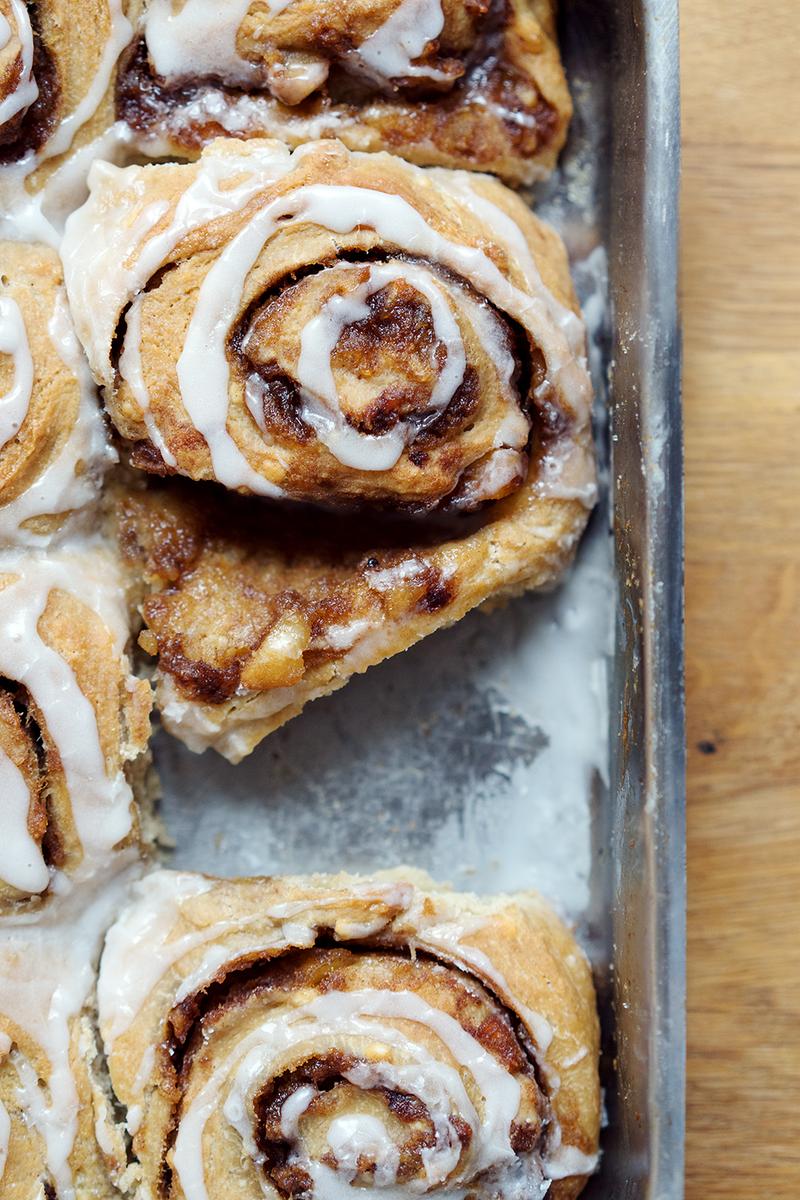 Rezeptbild: Zimtschnecken mit Äpfeln, Kardamom und Sauerteig