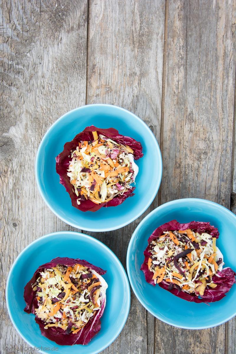 Rezeptbild: Spicy Quinoa Salad Bowl mit einem cre­mi­gen Erd­nuss­but­ter­dres­sing