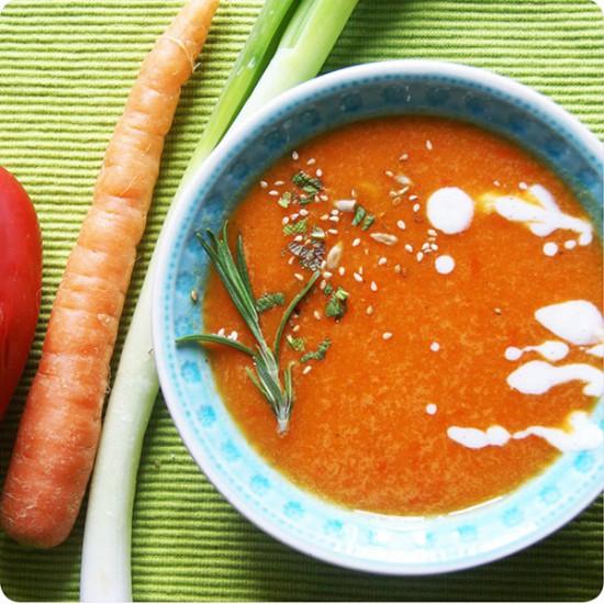 Rezeptbild: Paprikasüppchen mit Rosmarin