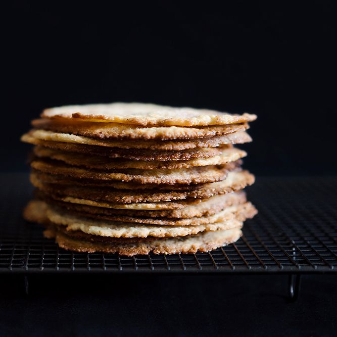 Rezeptbild: Tortas de aceite mit Anis & Sesam und Orange & rotem Pfeffer