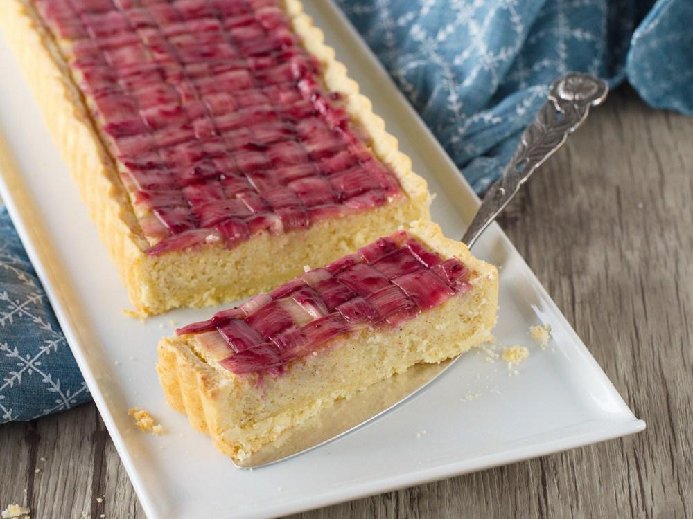 Rezeptbild: Rhabarber-Tarte mit Vanille-Grieß