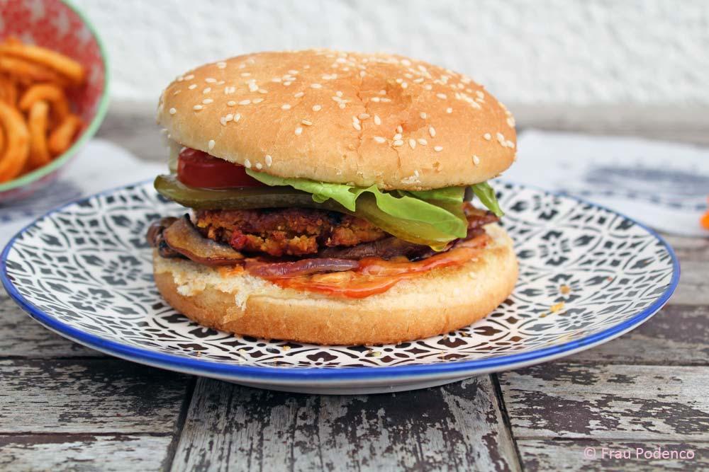 Rezeptbild: Vegetarische Burger aus Süßkartoffeln und Kichererbsen