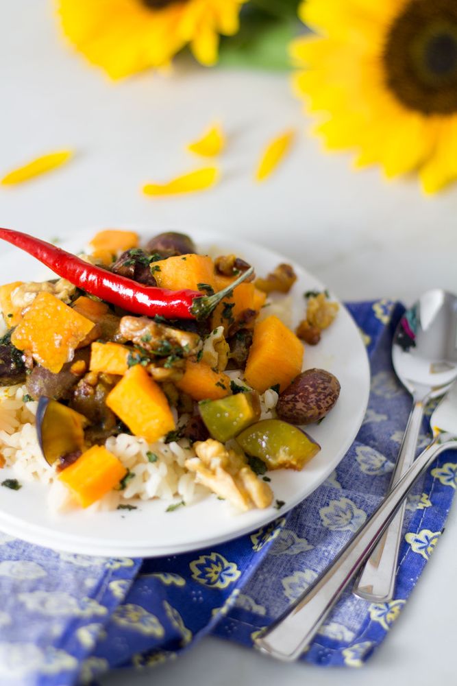 Rezeptbild: Kürbiscurry mit gerösteten Walnüssen