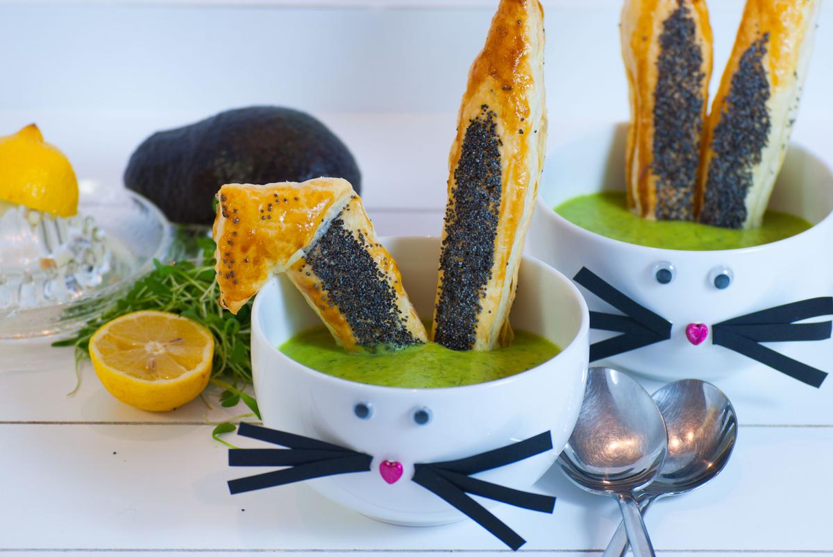 Rezeptbild: Avocado Kresse Suppe mit knusprigen Hasenohren