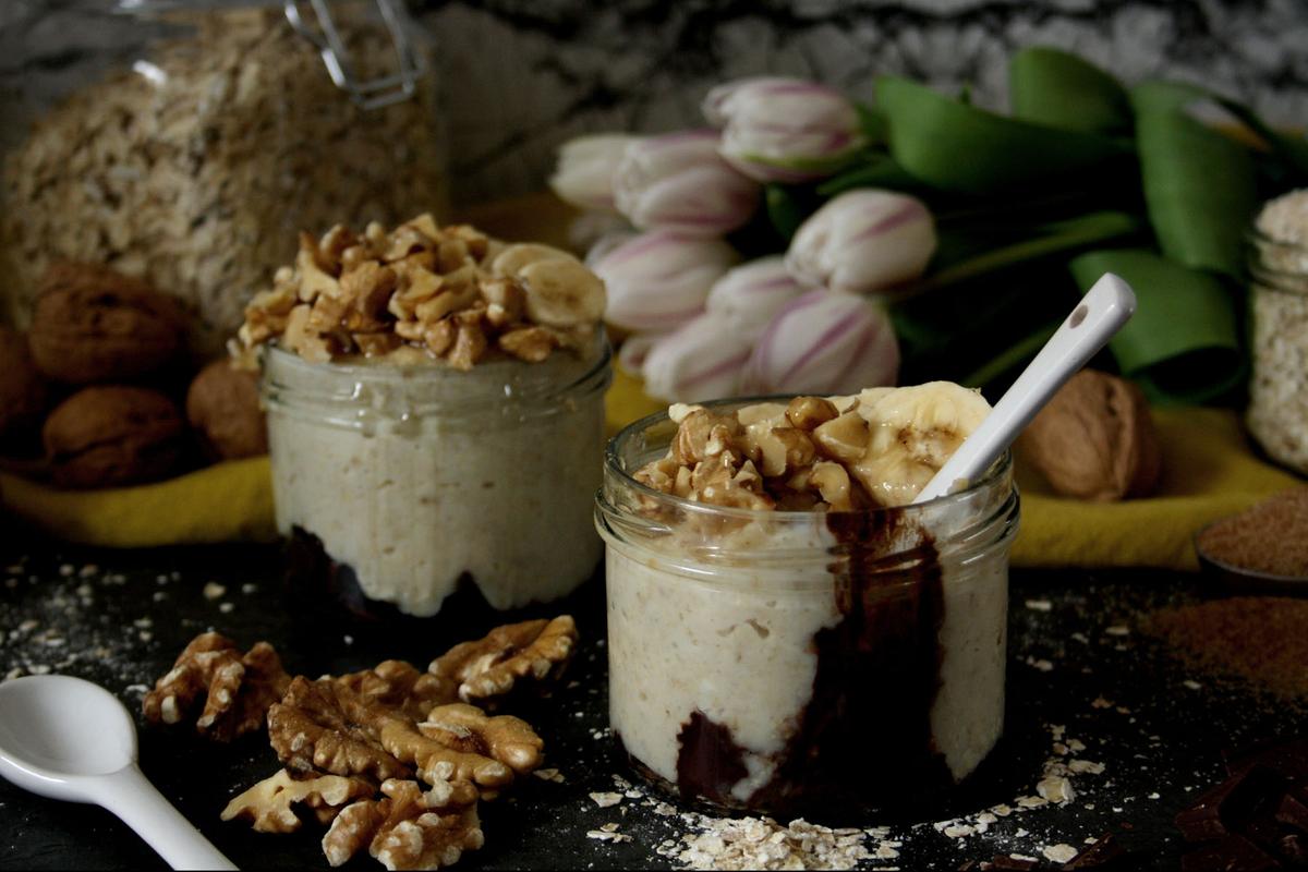 Rezeptbild: Oatmeal mit Schokolade, Banane & Walnüssen