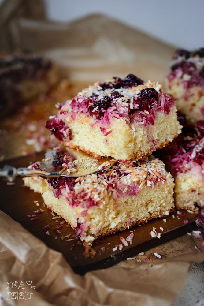 Rezeptbild: Kokos-Kirschkuchen vom Blech