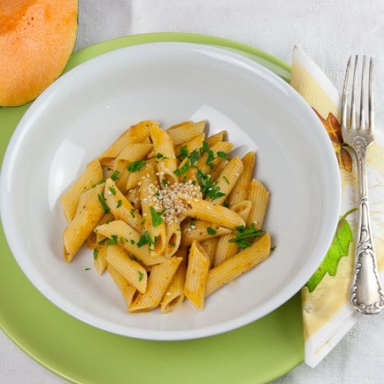 Rezeptbild: Penne mit Kürbis Sugo und Sesam