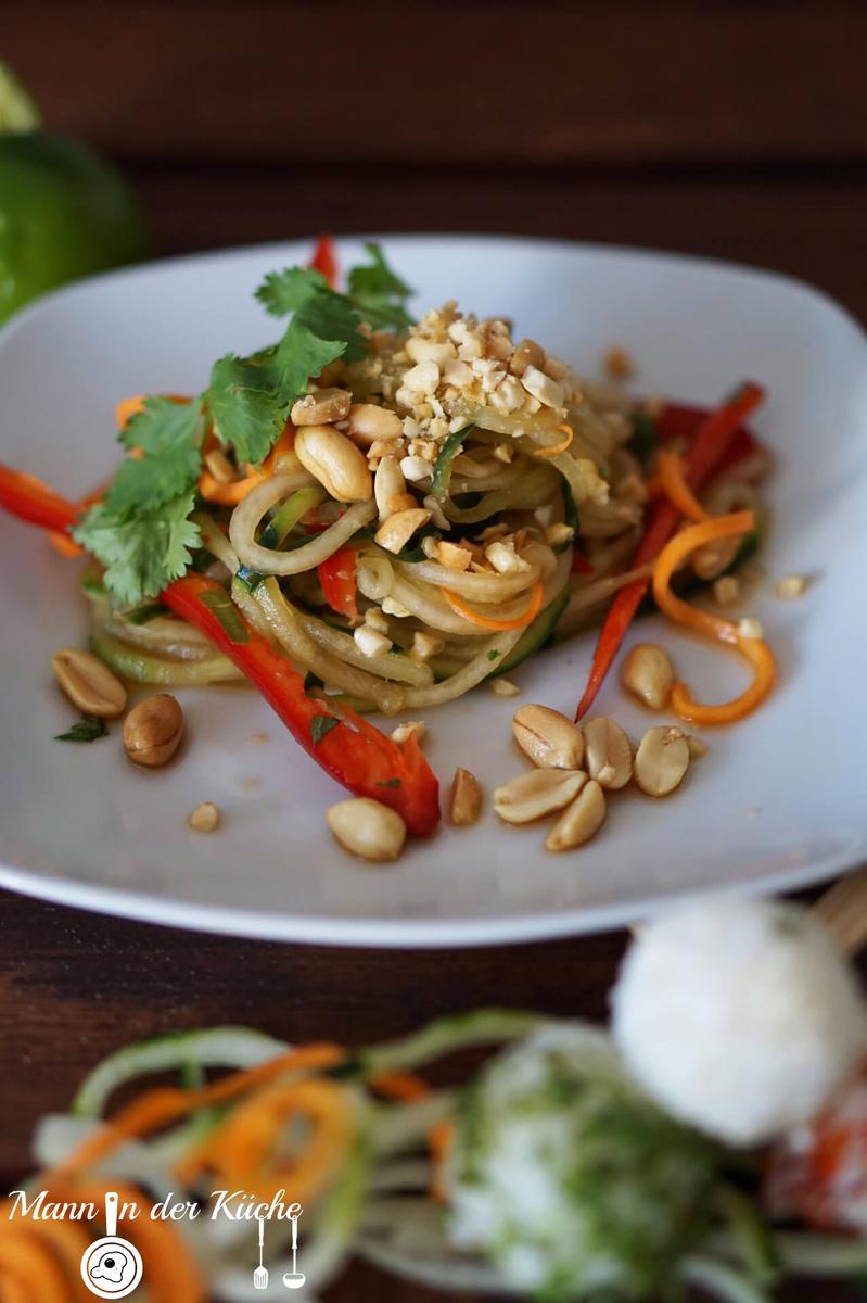 Rezeptbild: Pad Thai - Salat mit Sticky-Rice-Pops