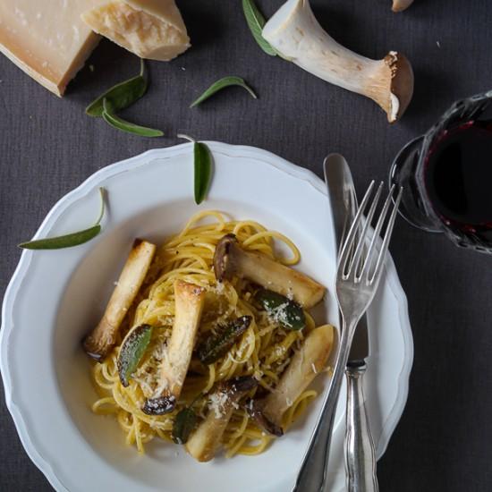 Rezeptbild: Trüffel-Spaghetti mit Kräuterseitlingen und Salbei