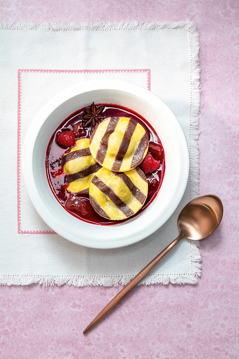 Rezeptbild: Süße Ravioli mit Rhabarbersud