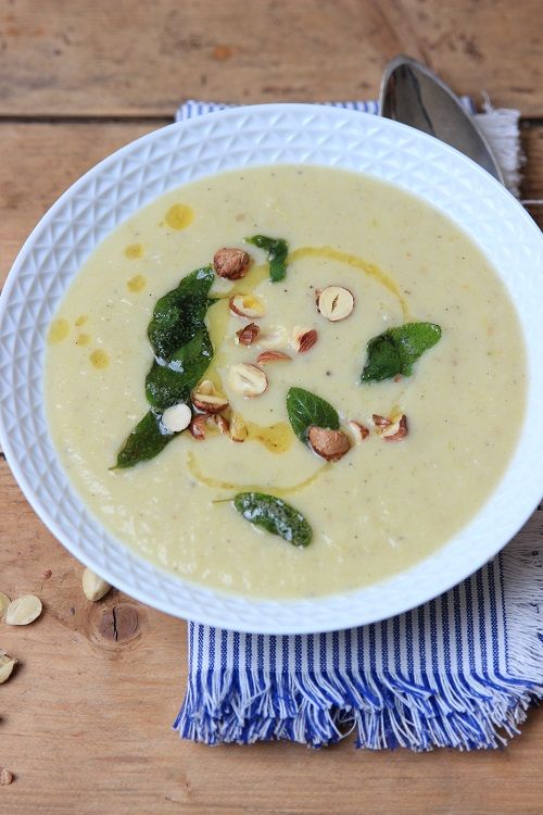 Rezeptbild: Sellerie-Suppe mit Apfel und Lauch